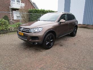 Unfallwagen Volkswagen Touareg 4.2 V8 TDI Grijs kenteken 2011/8