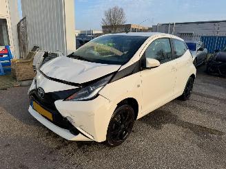 skadebil auto Toyota Aygo 1.0 VVT-i x-play BJ 2014 142.605 KM 2014/9