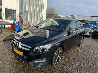 skadebil auto Mercedes B-klasse 180 Ambition 2016/1