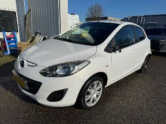 Vaurioauto  passenger cars Mazda 2 1.3 Cool 2012/2