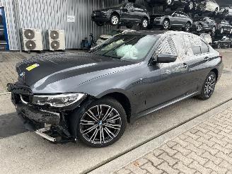 skadebil brommobiel BMW 3-serie 330e Plug-in-Hybrid xDrive 2019/8