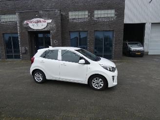 krockskadad bil auto Kia Picanto 1.0 CVVT ComfortPlusLine Navigator 2018/3