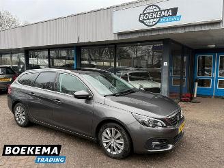 Voiture accidenté Peugeot 308 SW 1.2 PureTech Premium Panorama Automaat Navigatie Trekhaak PDC 2018/9
