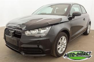 krockskadad bil auto Audi A1 1.4 TFSI 72.800 km Carpas Airco Pano Attraction 2011/1