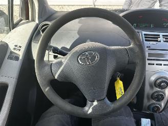 Toyota Yaris 1.0 VVTI Idols picture 25