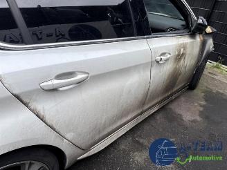 Peugeot 308 308 (L3/L8/LB/LH/LP), Hatchback 5-drs, 2013 / 2021 1.2 12V e-THP PureTech 130 picture 28