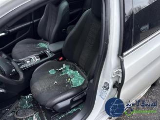 Peugeot 308 308 (L3/L8/LB/LH/LP), Hatchback 5-drs, 2013 / 2021 1.2 12V e-THP PureTech 130 picture 11