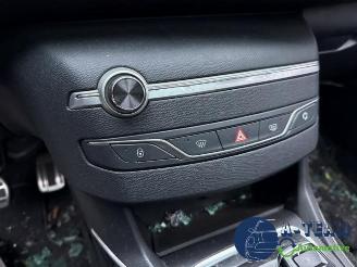 Peugeot 308 308 (L3/L8/LB/LH/LP), Hatchback 5-drs, 2013 / 2021 1.2 12V e-THP PureTech 130 picture 16