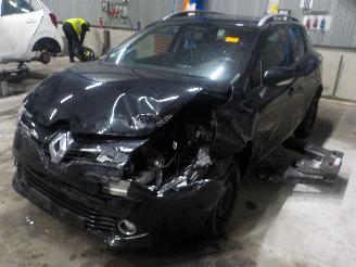 skadebil auto Renault Clio Clio IV Estate/Grandtour (7R) Combi 5-drs 1.5 Energy dCi 75 FAP (K9K-6=
12) [55kW]  (01-2013/08-2021) 2015/3