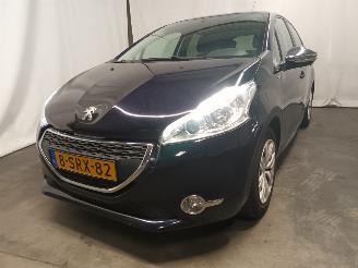 Damaged car Peugeot 208 208 I (CA/CC/CK/CL) Hatchback 1.2 Vti 12V PureTech 82 (EB2F(HMZ)) [60k=
W]  (03-2012/12-2019) 2013/11