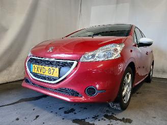 Avarii autoturisme Peugeot 208 208 I (CA/CC/CK/CL) Hatchback 1.0 Vti 12V PureTech (EB0(ZMZ)) [50kW]  =
(03-2012/12-2019) 2014/10