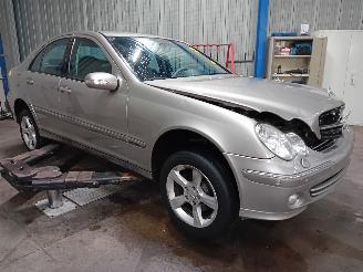 Mercedes C-klasse C (W203) Sedan 1.8 C-180K 16V (M271.946) [105kW]  (05-2002/02-2007) picture 2