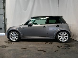 Mini Mini Mini Cooper S (R53) Hatchback 1.6 16V (W11-B16A) [120kW]  (03-2002/09-=
2006) picture 4
