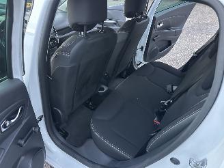 Renault Clio Gereserveerd Estate 1.5 dCi 90pk Eco Night&Day - nap - navi - camera - nw distr.riem bij 286dkm - 4x nw michelin picture 65