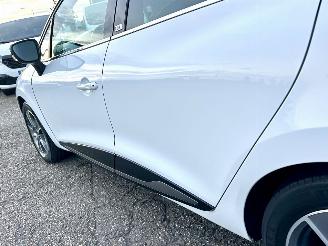 Renault Clio Gereserveerd Estate 1.5 dCi 90pk Eco Night&Day - nap - navi - camera - nw distr.riem bij 286dkm - 4x nw michelin picture 87