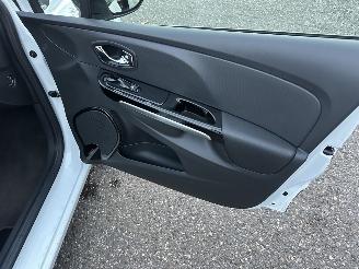 Renault Clio Gereserveerd Estate 1.5 dCi 90pk Eco Night&Day - nap - navi - camera - nw distr.riem bij 286dkm - 4x nw michelin picture 59