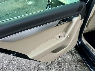 Volkswagen Passat 2.0 TDI 140pk aut Highl Exe Ed - pano - stoelverw v+a - dvd in hoofdst - xenon - standkachel picture 54