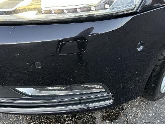 Volkswagen Passat 2.0 TDI 140pk aut Highl Exe Ed - pano - stoelverw v+a - dvd in hoofdst - xenon - standkachel picture 118