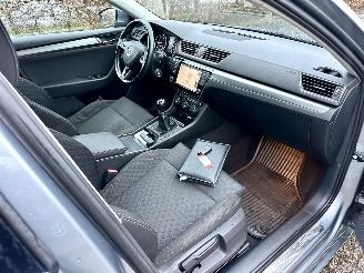 Skoda Superb 2.0 TDI 150pk 6-bak euro.6 Style Bus - nap - navi - camera - front + side + park assist - keyless entry + start picture 22