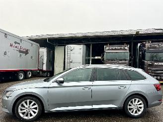 Damaged car Skoda Superb 2.0 TDI Style Business 2015/11