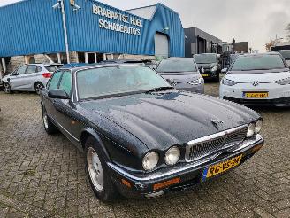 krockskadad bil bromfiets Jaguar XJ EXECUTIVE 3.2 orgineel in nederland gelevert met N.A.P 1997/3