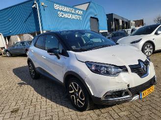 Vaurioauto  passenger cars Renault Captur AUTOMAAT 24000 KM UNIEK Captur 1.2 TCe Wave 2017/5