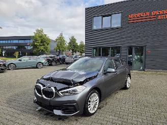Unfallwagen BMW 1-serie 118i 103KW AUTOMAAT  / NAVI / CAMERA 2020/8