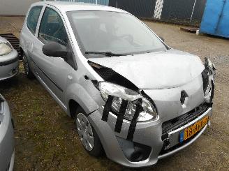 damaged Renault Twingo 1.2 Benzine