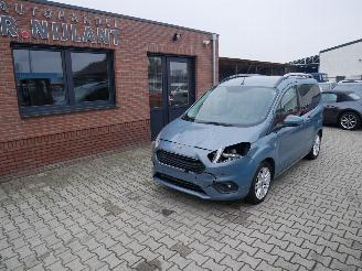 Damaged car Ford Tourneo Courier TITANIUM 2019/3