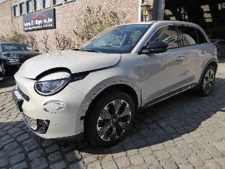 Vaurioauto  passenger cars Fiat 600 Hybrid La Prima 2025/10