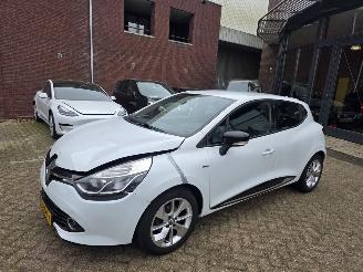 Schadeauto Renault Clio 0.9 TCe 2015/12