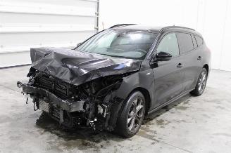 damaged passenger cars Ford Focus  2021/9