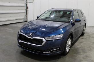 krockskadad bil auto Skoda Octavia  2024/4