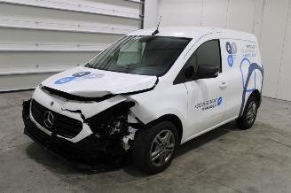 damaged passenger cars Mercedes Citan  2023/5