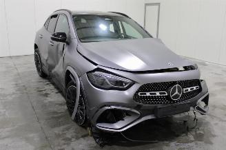 Mercedes GLA 200 picture 2