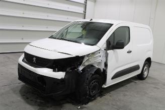 damaged passenger cars Peugeot Partner  2021/5