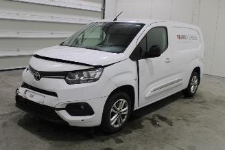 Vaurioauto  passenger cars Toyota ProAce CITY 2023/2