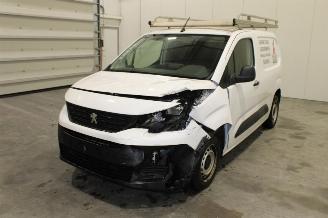 damaged passenger cars Peugeot Partner  2020/3