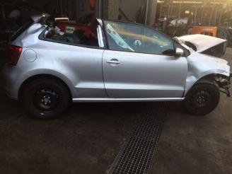 damaged passenger cars Volkswagen Polo 1200cc benzine 2016/1
