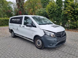 skadebil auto Mercedes Vito 114 CDI Aut Lang Navi Airco 2022/7
