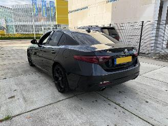 Alfa Romeo Giulia 2.0T Super 200PK - NAVI - KEYLESS - CAMERA - LEDER picture 4