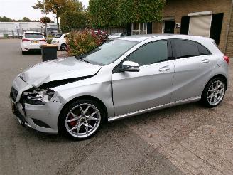 uszkodzony samochody osobowe Mercedes A-klasse 180 AMBITION AIRCO NAVI 2012/9