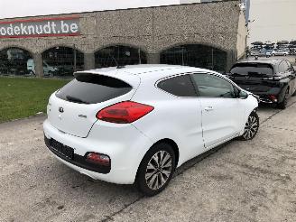 damaged passenger cars Kia Pro cee d 1.4 I 2016/4