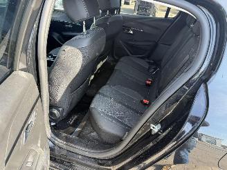 Peugeot 208 1.2I picture 18