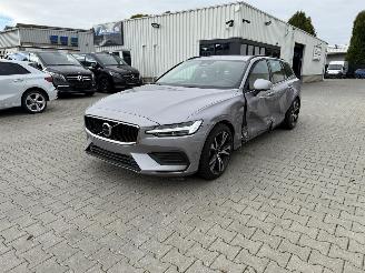 krockskadad bil auto Volvo V-60 Volvo V60 B4 Kombi Core MildHybrid 2025/6