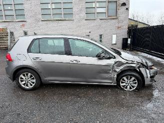 damaged passenger cars Volkswagen Golf TRENDLINE 2013/10
