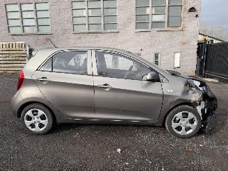 krockskadad bil auto Kia Picanto EASY 2016/1