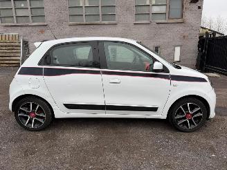 damaged passenger cars Renault Twingo III INTENS 2015/6
