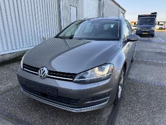 Schadeauto Volkswagen Golf Variant 1.6 TDI DSG 2014/10