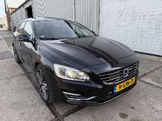 Avarii autoturisme Volvo V-60 2.4 D6 AWD Plug-in Hybrid Summum 2013/10